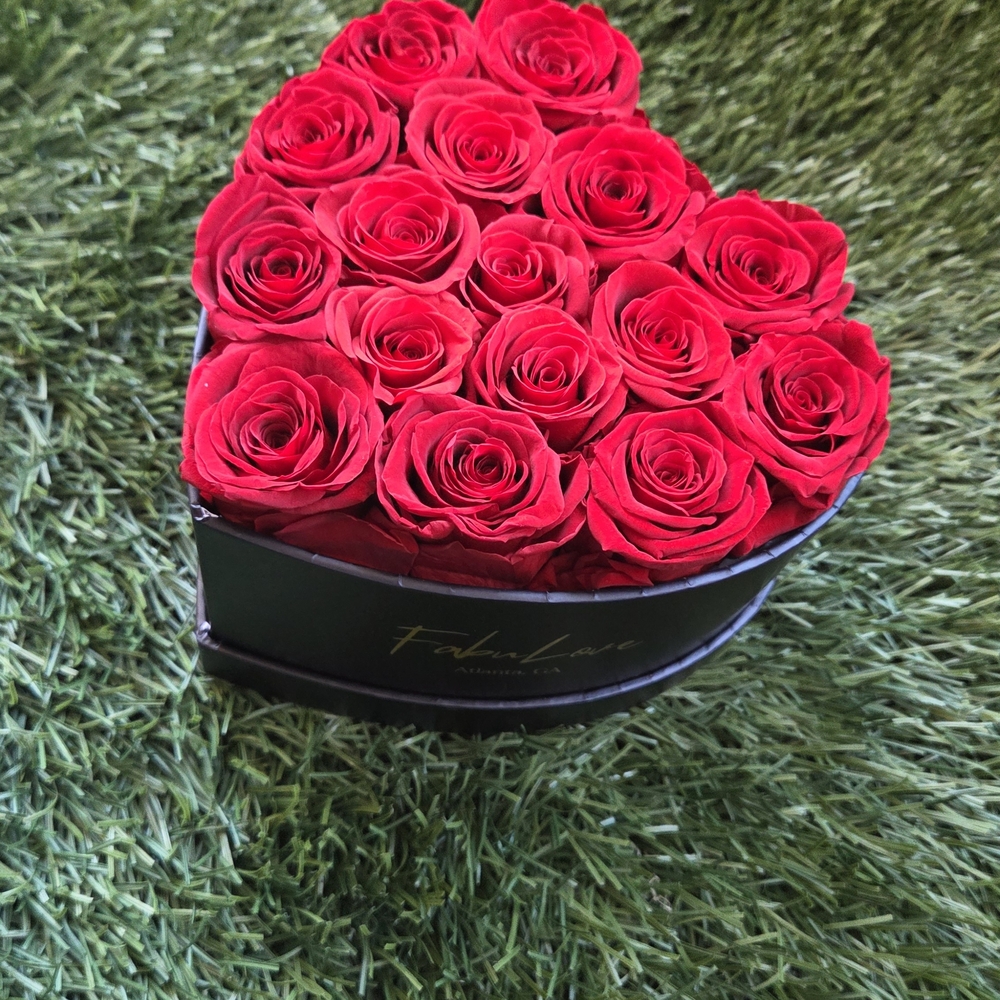 Eternal ROSES Heart-Shaped Box For Gifting - Picture 3 of 9